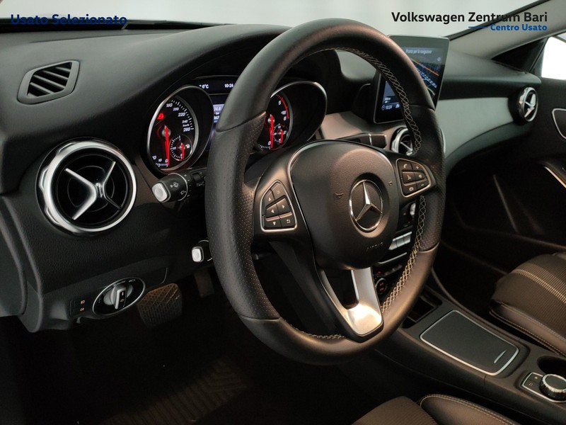 Mercedes GLA 200 d sport 4matic auto - 15