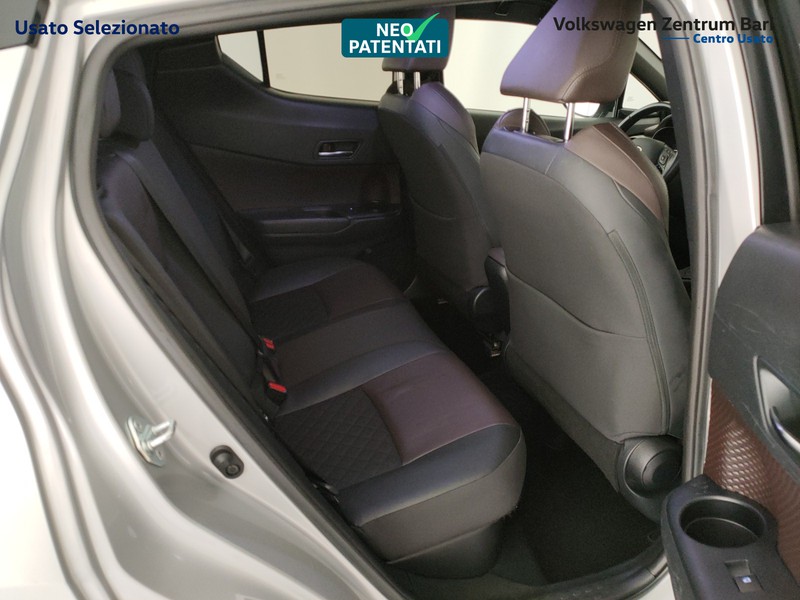 Toyota C-HR 1.8h lounge 2wd e-cvt - 26