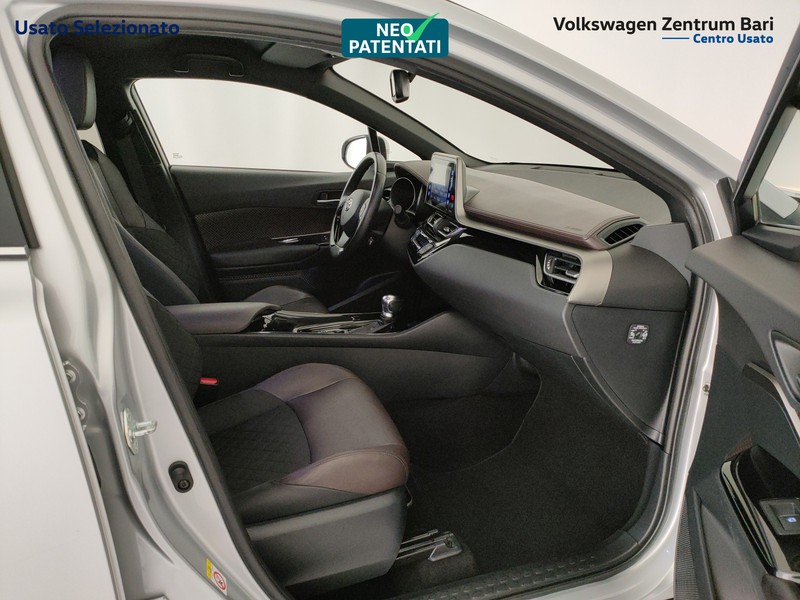 Toyota C-HR 1.8h lounge 2wd e-cvt - 27