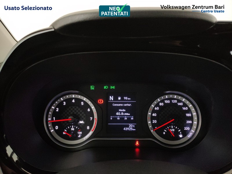 Hyundai i10 1.0 tech connect pack auto - 10