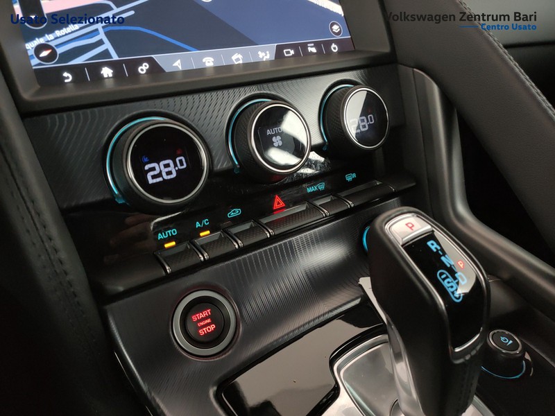 Jaguar F-Type coupe 2.0 i4 r-dynamic rwd 300cv auto - 11