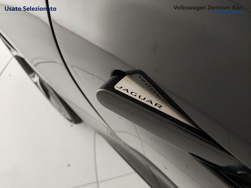 Jaguar F-Type coupe 2.0 i4 r-dynamic rwd 300cv auto - 23
