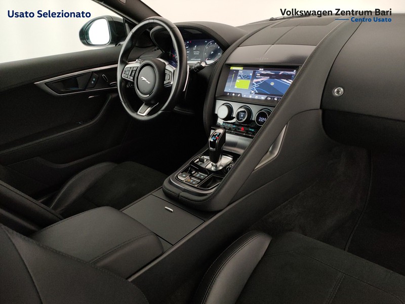 Jaguar F-Type coupe 2.0 i4 r-dynamic rwd 300cv auto - 25