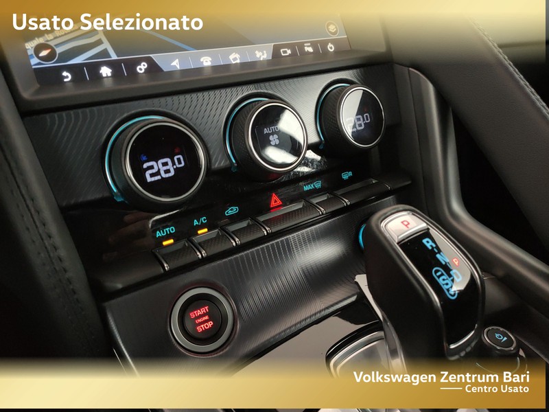 Jaguar F-Type coupe 2.0 i4 r-dynamic rwd 300cv auto - 11