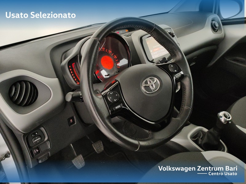 Toyota Aygo 5p 1.0 x-play my15 - 17