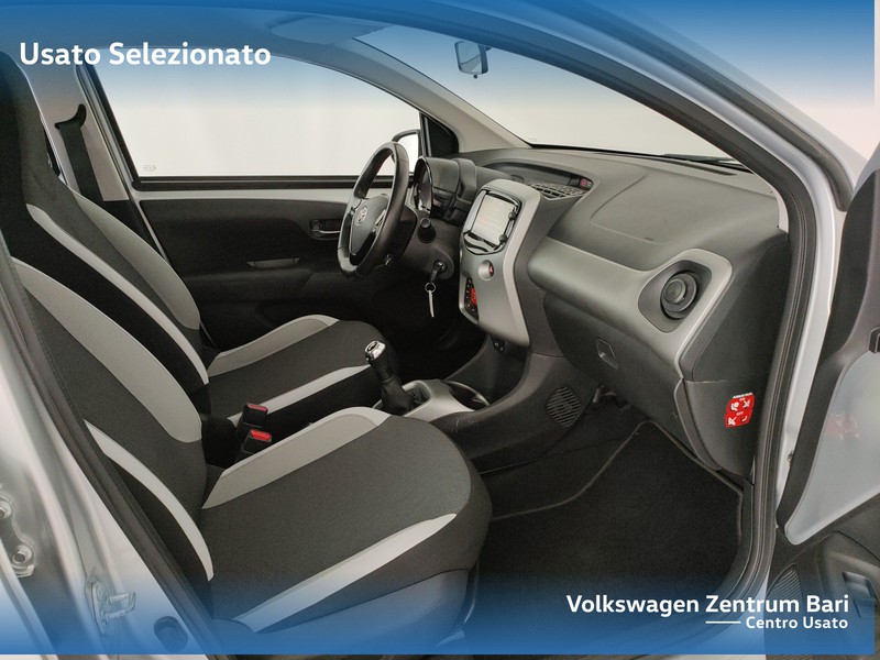 Toyota Aygo 5p 1.0 x-play my15 - 25