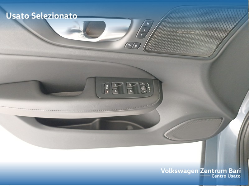 Volvo V60 2.0 b4 ultimate dark auto - 11