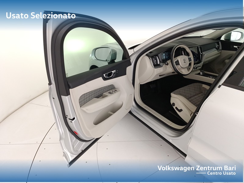 Volvo XC60 2.0 b4 momentum pro auto - 11
