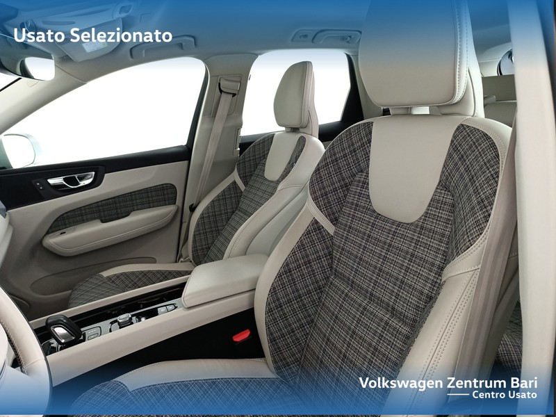 Volvo XC60 2.0 b4 momentum pro auto - 13