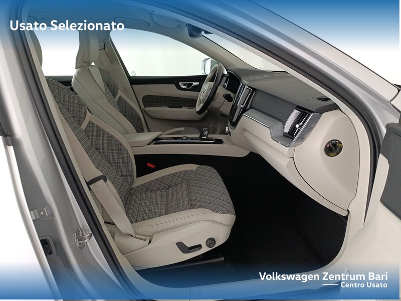 Volvo XC60 2.0 b4 momentum pro auto - 21