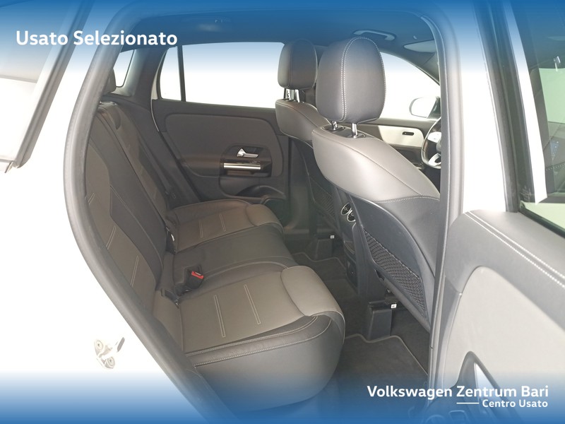 Mercedes GLA 200 d premium auto - 22