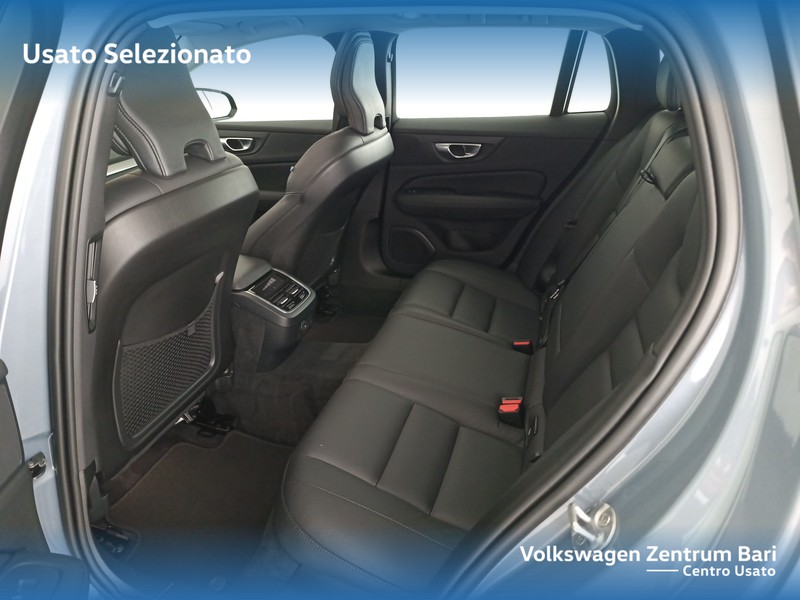 Volvo V60 2.0 b4 ultimate dark auto - 16