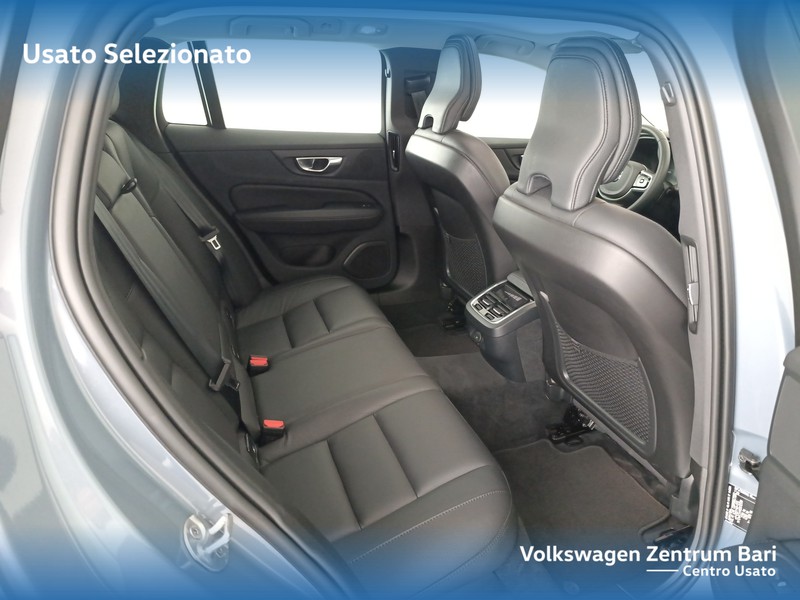 Volvo V60 2.0 b4 ultimate dark auto - 22