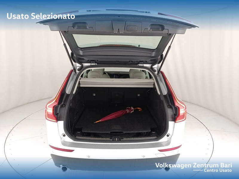 Volvo XC60 2.0 b4 momentum pro auto - 19