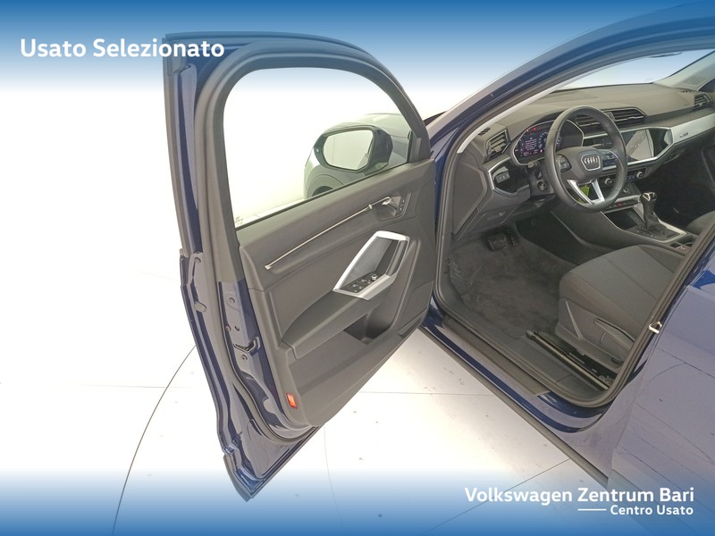 Audi Q3 35 2.0 tdi business s-tronic - 12