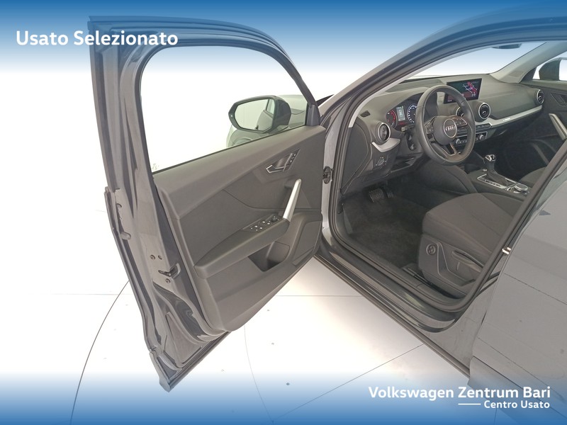 Audi Q2 35 2.0 tdi business s-tronic - 12