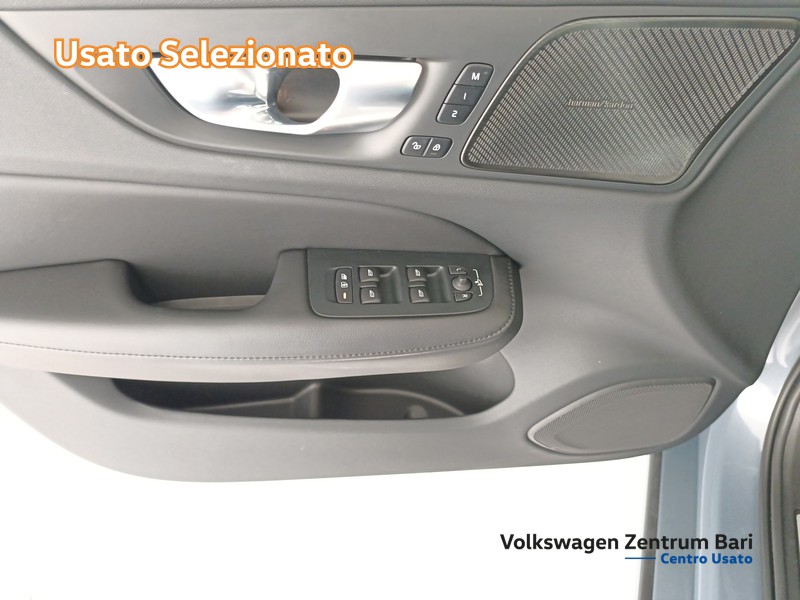 Volvo V60 2.0 b4 ultimate dark auto - 11