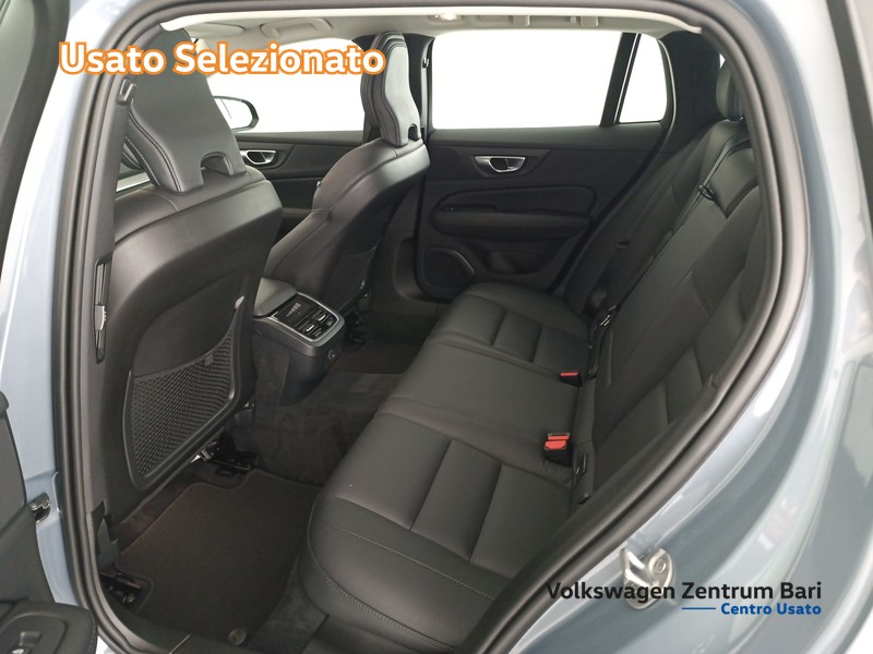 Volvo V60 2.0 b4 ultimate dark auto - 16