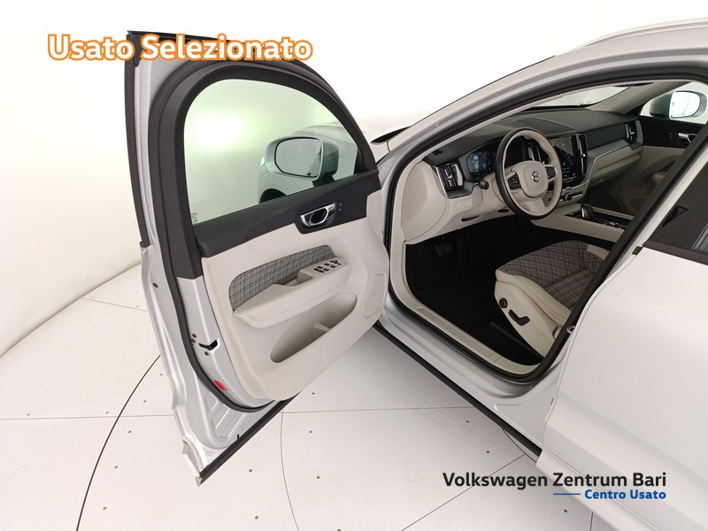 Volvo XC60 2.0 b4 momentum pro auto - 11
