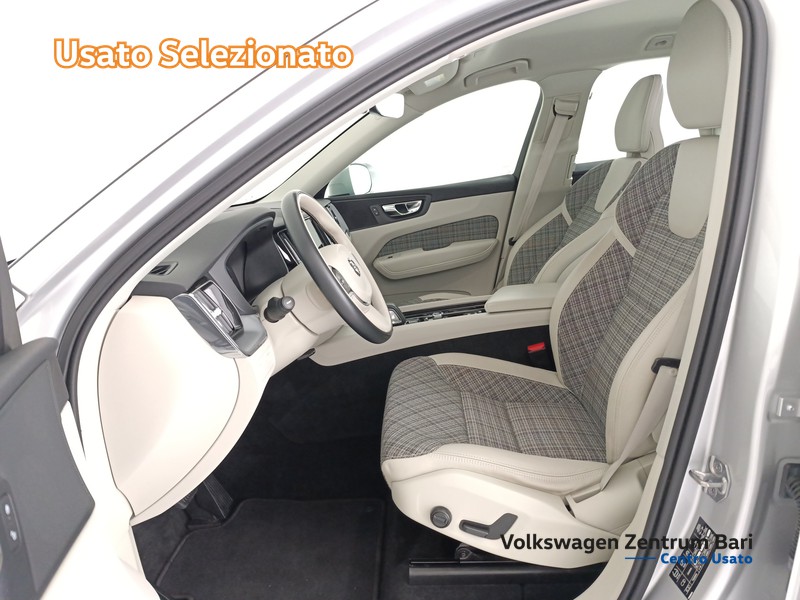 Volvo XC60 2.0 b4 momentum pro auto - 12