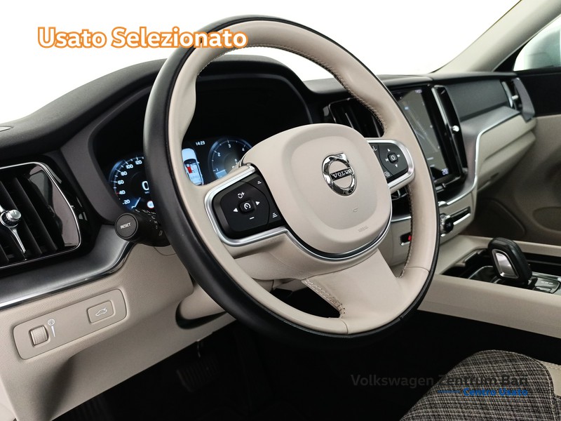Volvo XC60 2.0 b4 momentum pro auto - 14