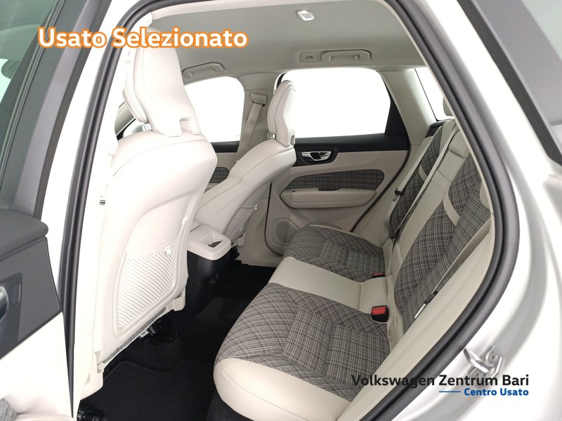 Volvo XC60 2.0 b4 momentum pro auto - 16