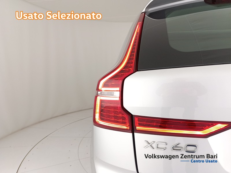 Volvo XC60 2.0 b4 momentum pro auto - 18