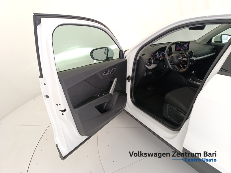 Audi Q2 35 2.0 tdi business s-tronic - 12